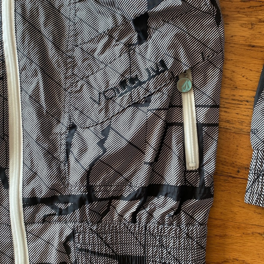 Volcom Transition Performance Driven Streetwear H… - image 3